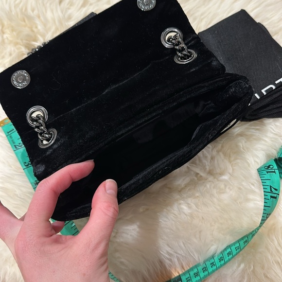 Kurt Geiger Black Shoulder Bag with Silver Chain - Picture 4 of 4